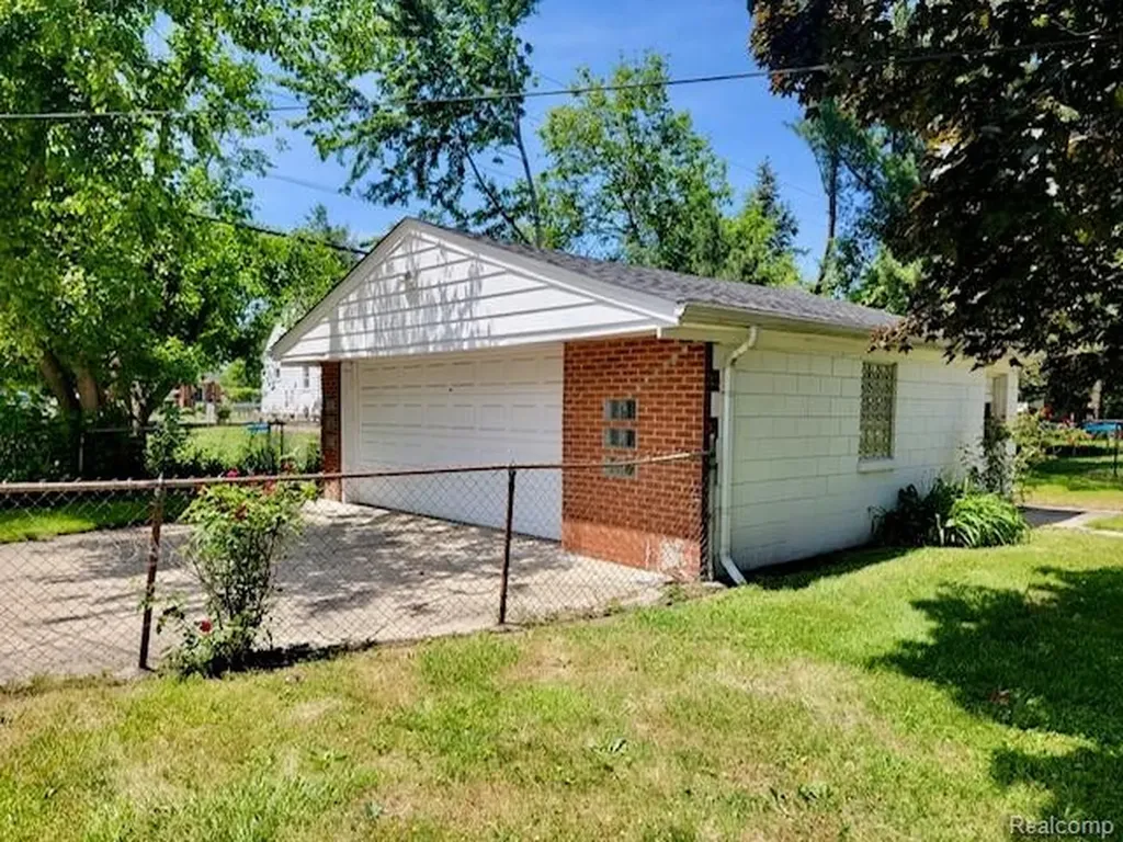 21307 Le Fever Avenue Warren City MI 48091