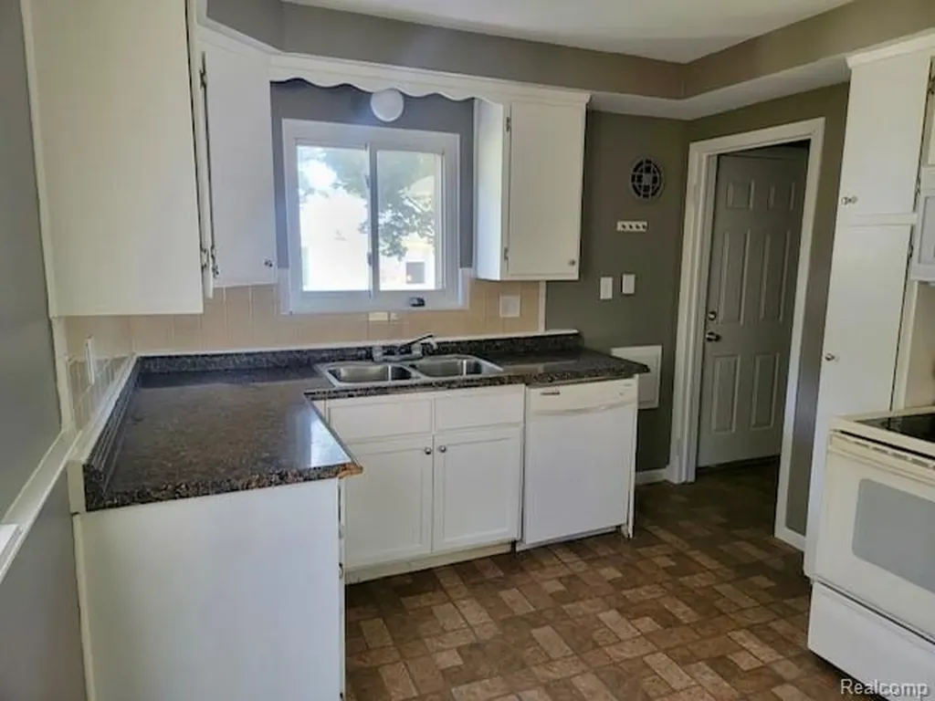 21307 Le Fever Avenue Warren City MI 48091