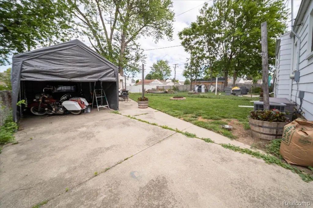 13458 Poplar Street Southgate City MI 48195