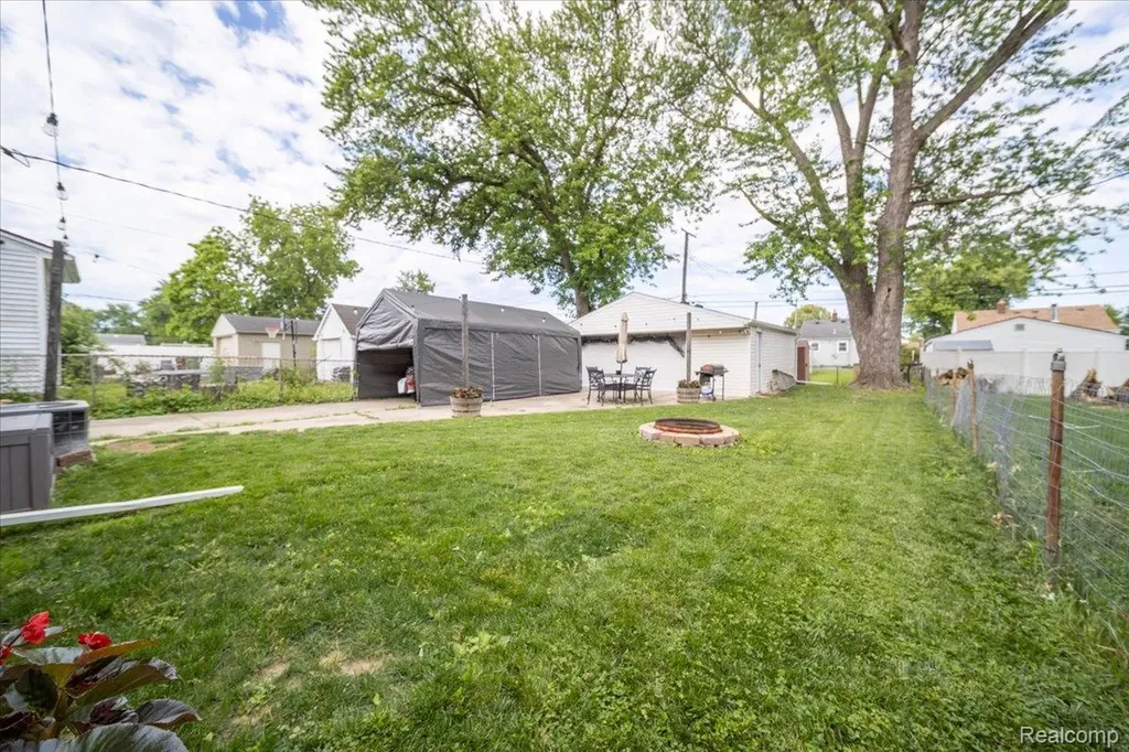 13458 Poplar Street Southgate City MI 48195