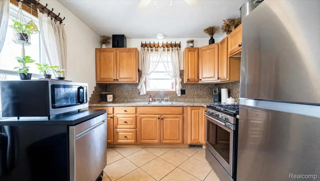 13458 Poplar Street Southgate City MI 48195