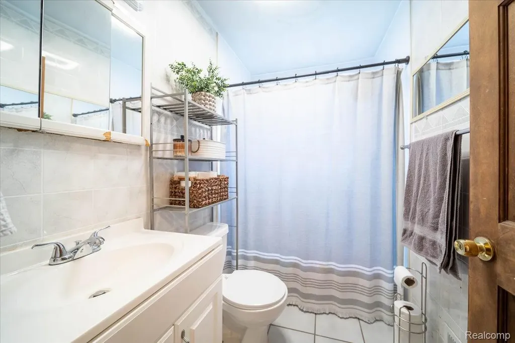 13458 Poplar Street Southgate City MI 48195