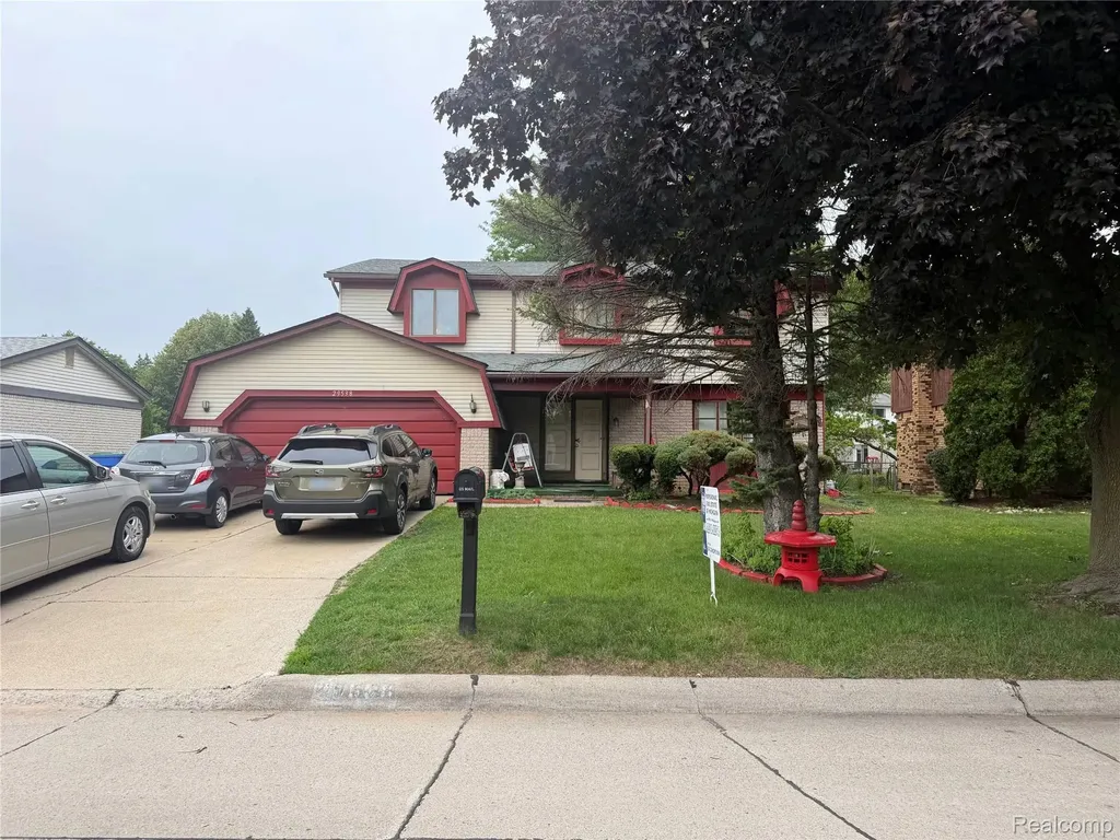 29538 E Nottingham Circle Warren City MI 48092