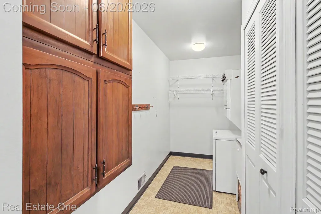 6440 Grand Circle Drive Genoa Township MI 48116