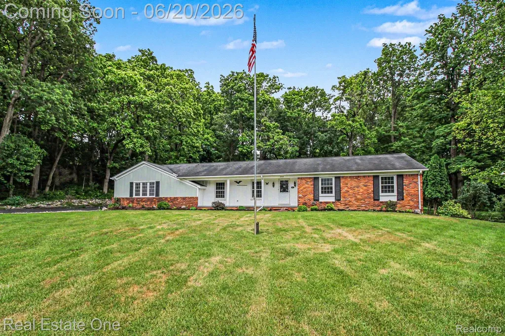 6440 Grand Circle Drive Genoa Township MI 48116