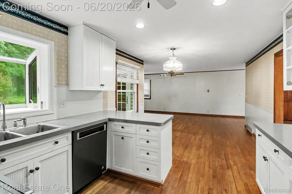 6440 Grand Circle Drive Genoa Township MI 48116