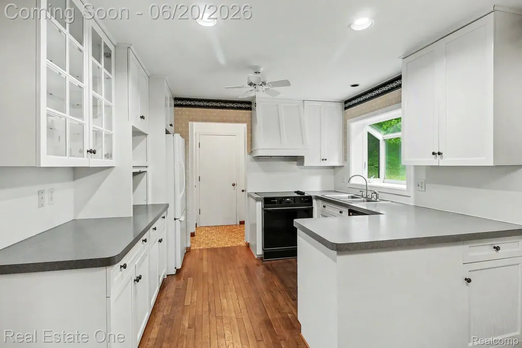 6440 Grand Circle Drive Genoa Township MI 48116
