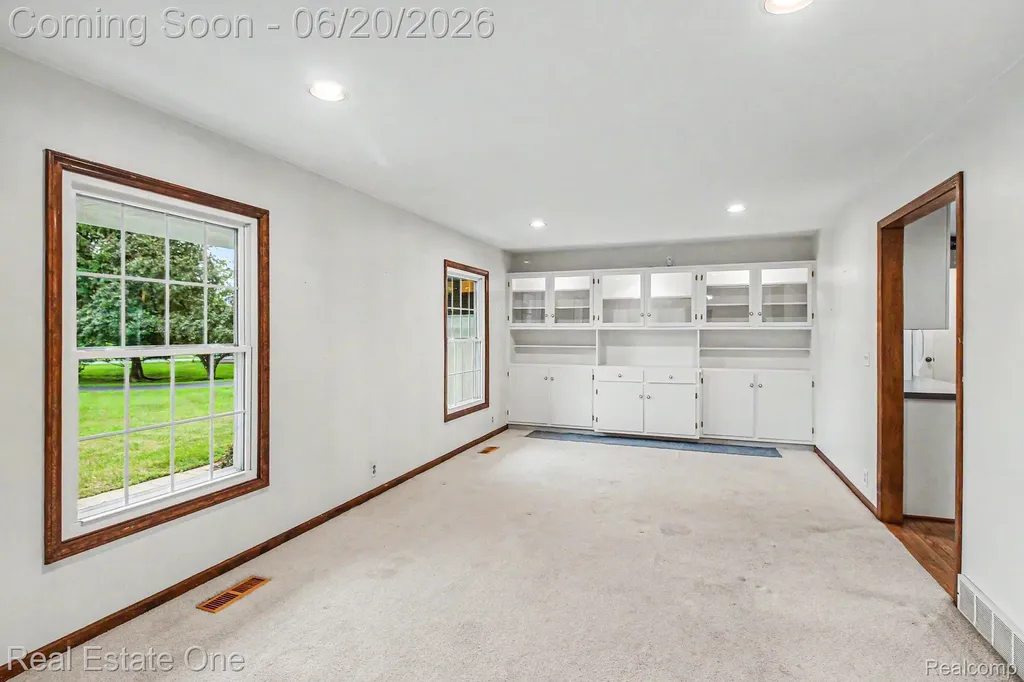 6440 Grand Circle Drive Genoa Township MI 48116