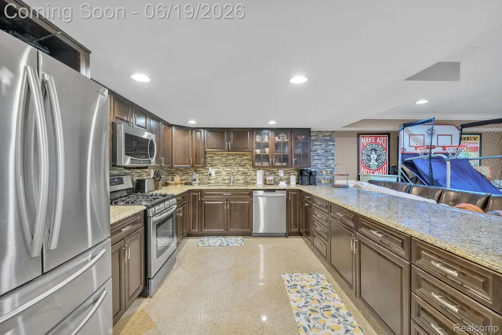 18090 Curtis Court Livonia City MI 48152