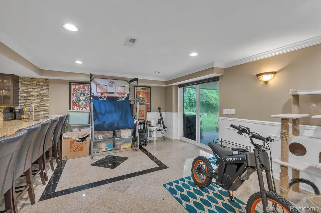 18090 Curtis Court Livonia City MI 48152