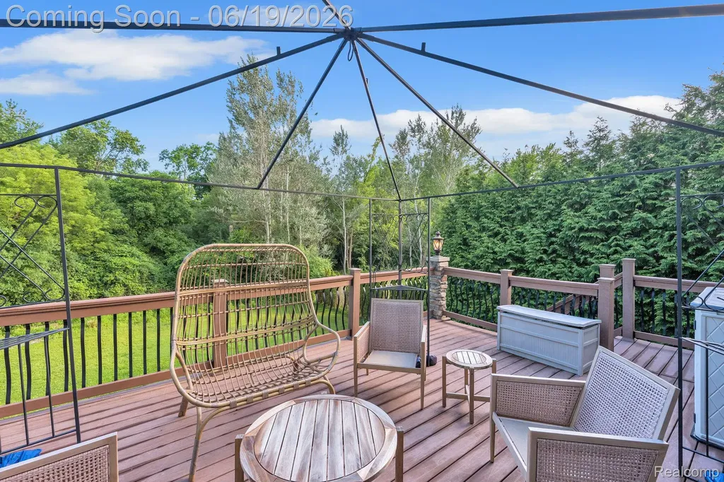 18090 Curtis Court Livonia City MI 48152