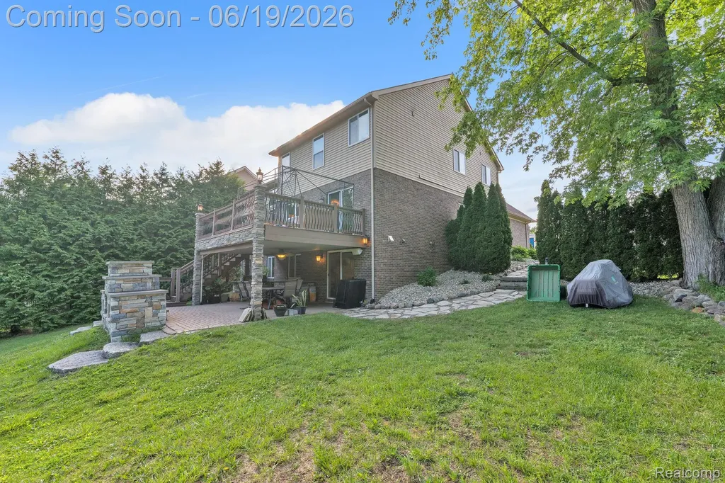 18090 Curtis Court Livonia City MI 48152