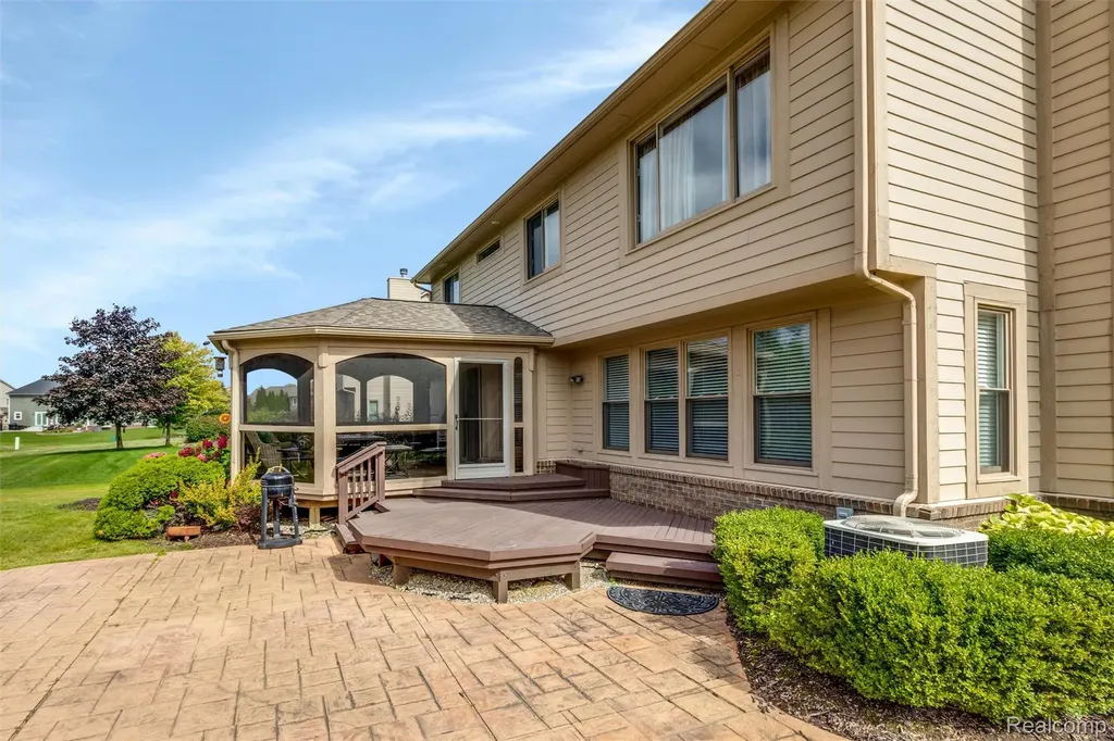 30425 Norwich Drive Novi City MI 48377
