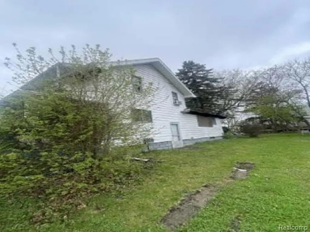 2050 Aitken Avenue Flint City MI 48503