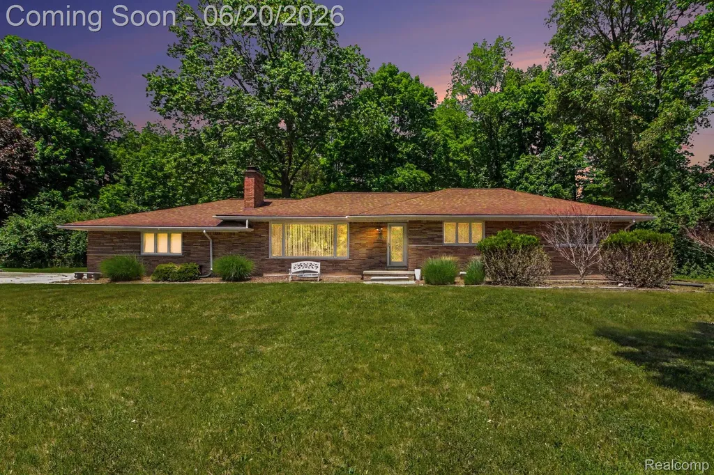 27682 Wellington Street Farmington Hills City MI 48334