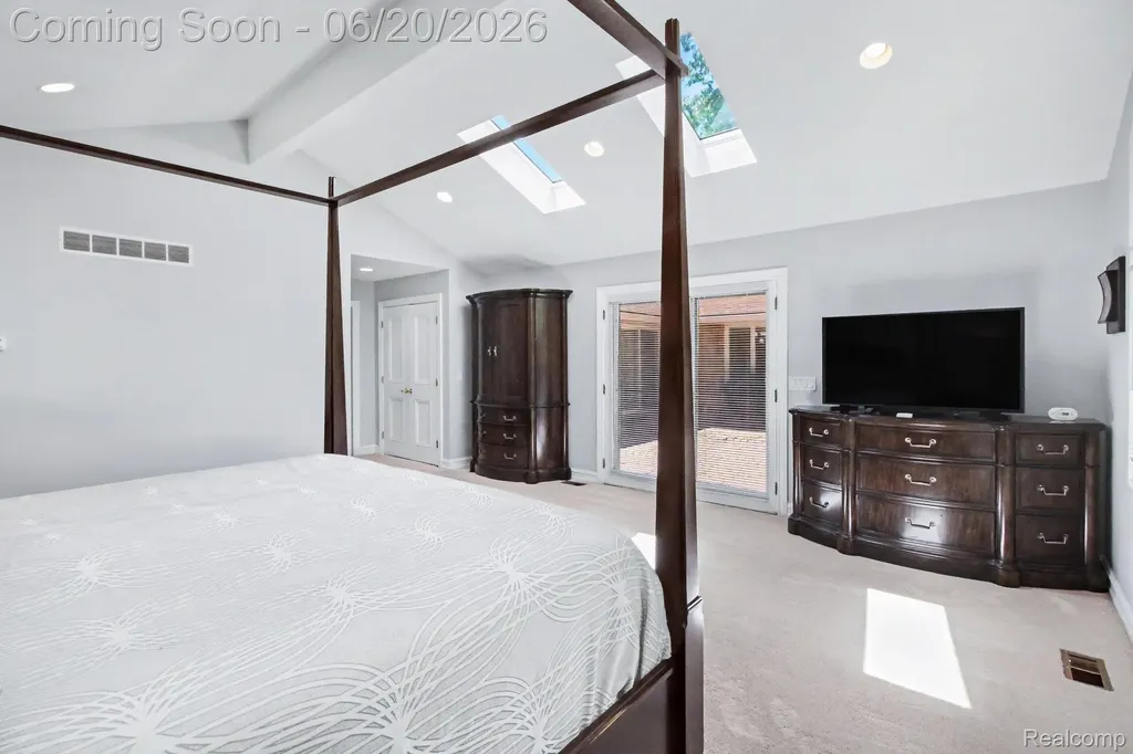 27682 Wellington Street Farmington Hills City MI 48334