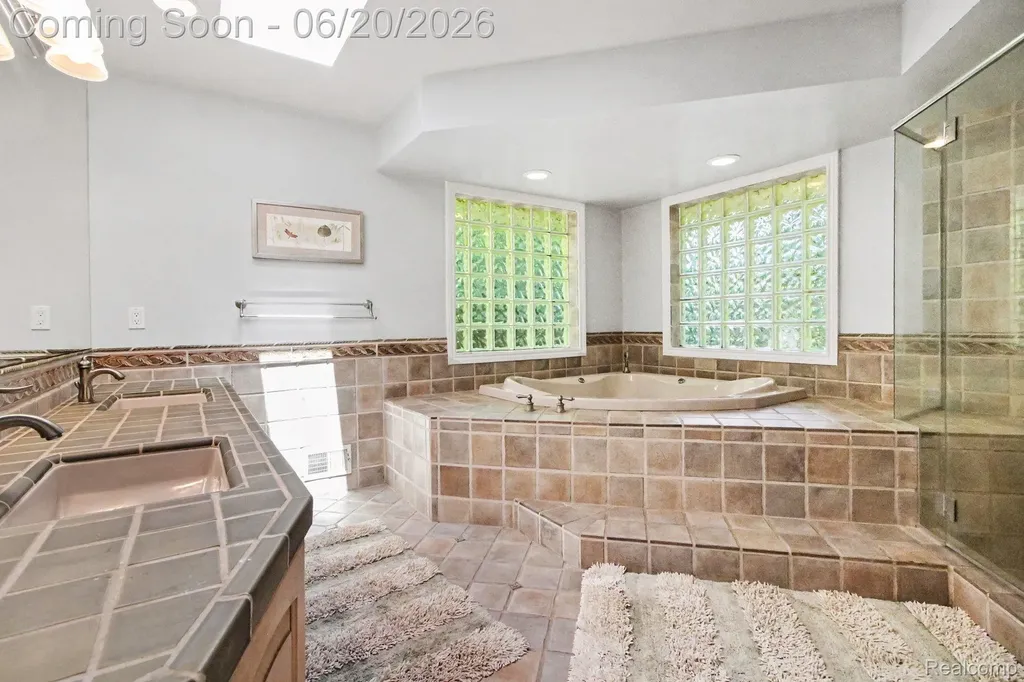 27682 Wellington Street Farmington Hills City MI 48334