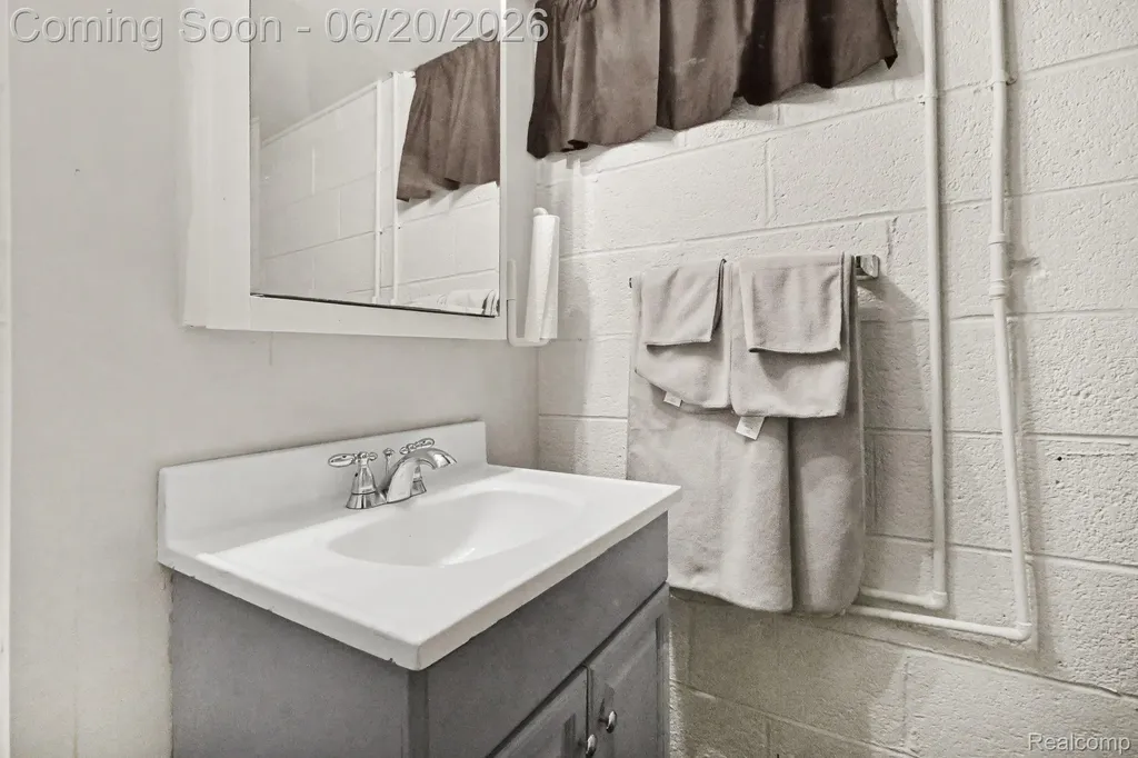 27682 Wellington Street Farmington Hills City MI 48334
