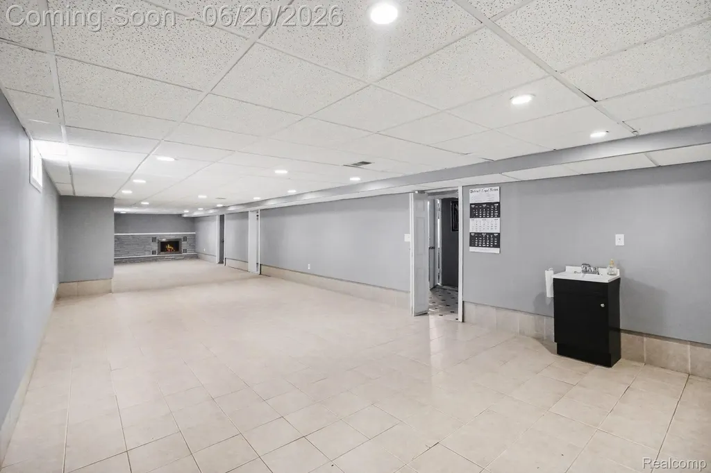 27682 Wellington Street Farmington Hills City MI 48334
