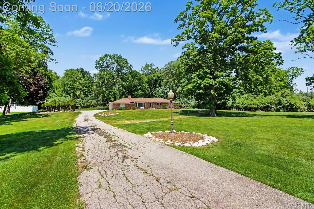 27682 Wellington Street Farmington Hills City MI 48334