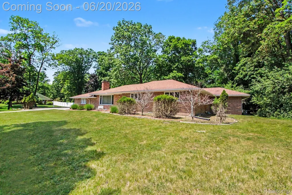 27682 Wellington Street Farmington Hills City MI 48334