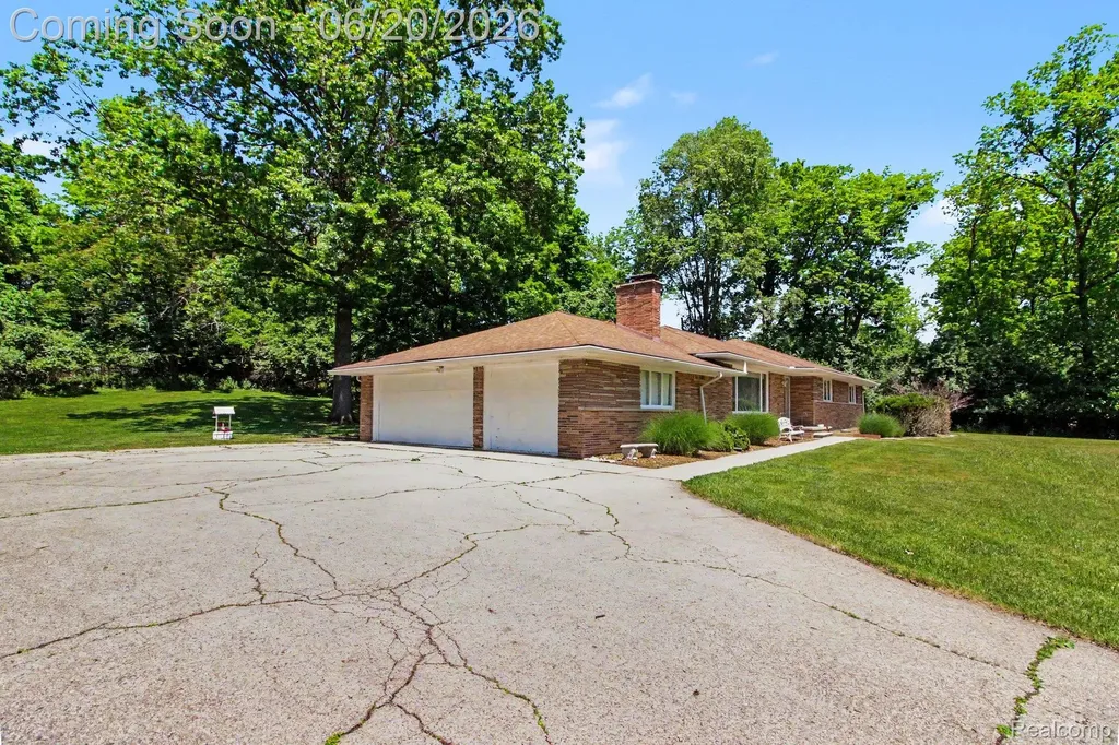 27682 Wellington Street Farmington Hills City MI 48334