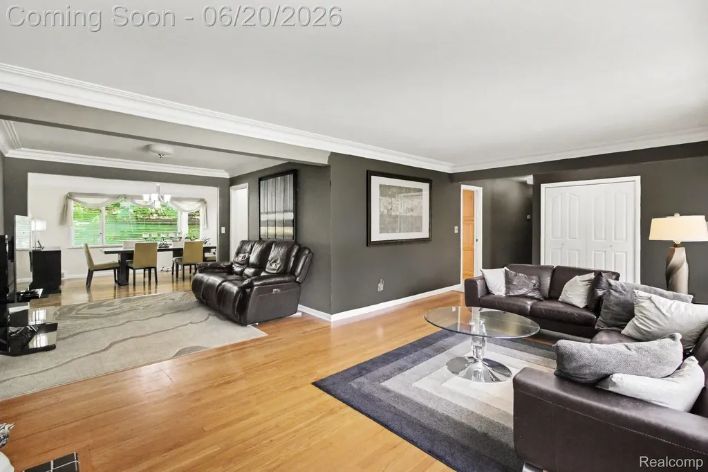 27682 Wellington Street Farmington Hills City MI 48334