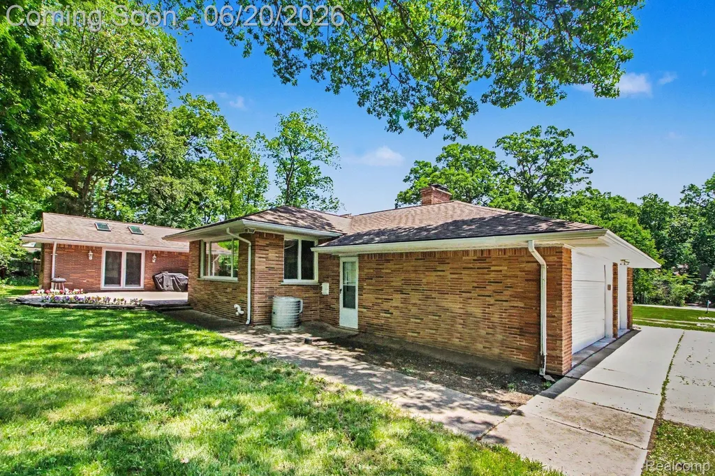 27682 Wellington Street Farmington Hills City MI 48334