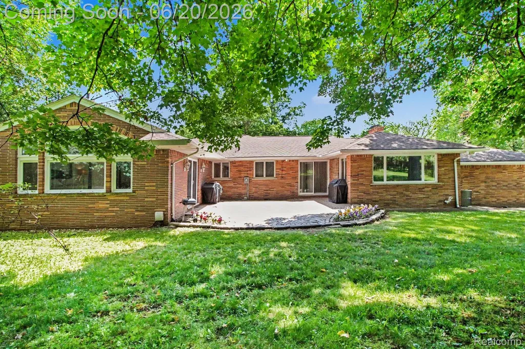 27682 Wellington Street Farmington Hills City MI 48334