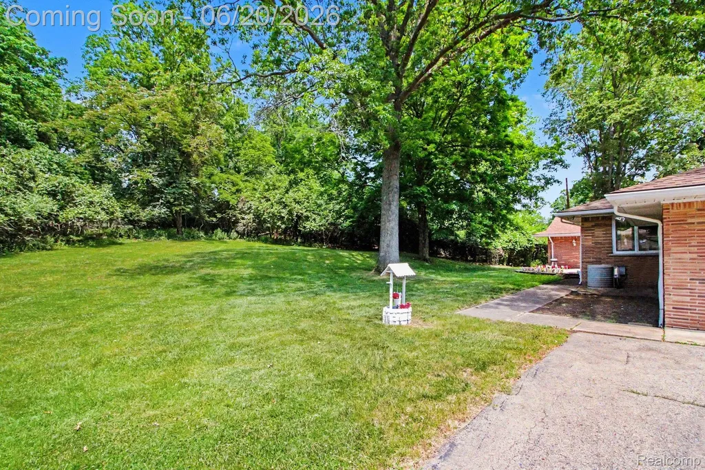 27682 Wellington Street Farmington Hills City MI 48334