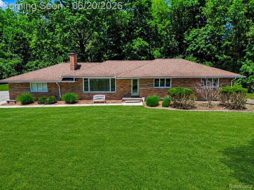 27682 Wellington Street Farmington Hills City MI 48334