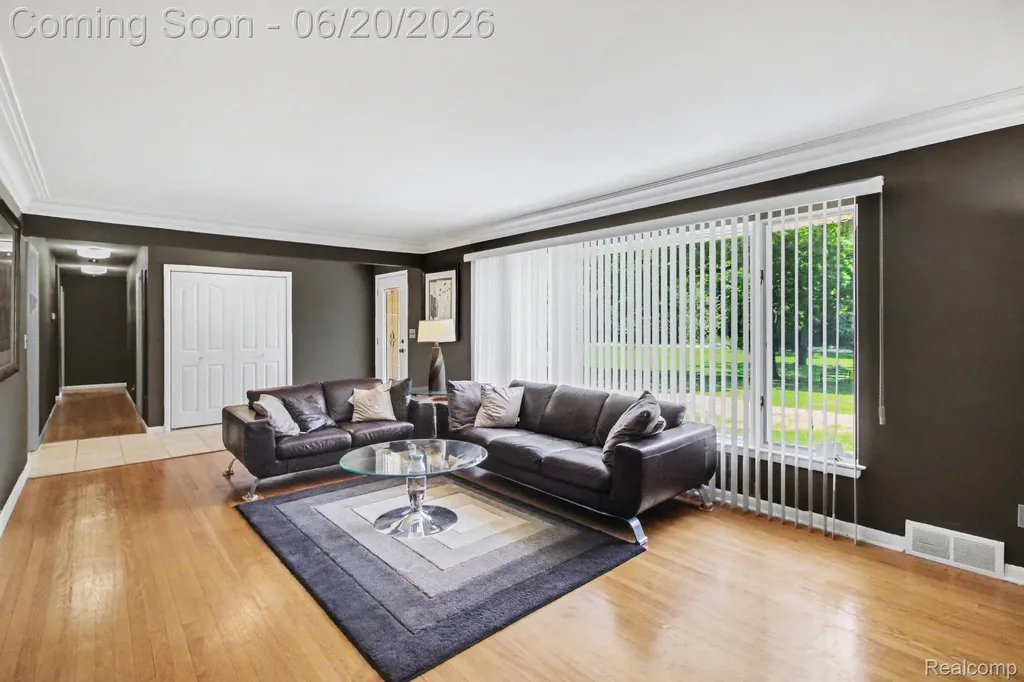 27682 Wellington Street Farmington Hills City MI 48334
