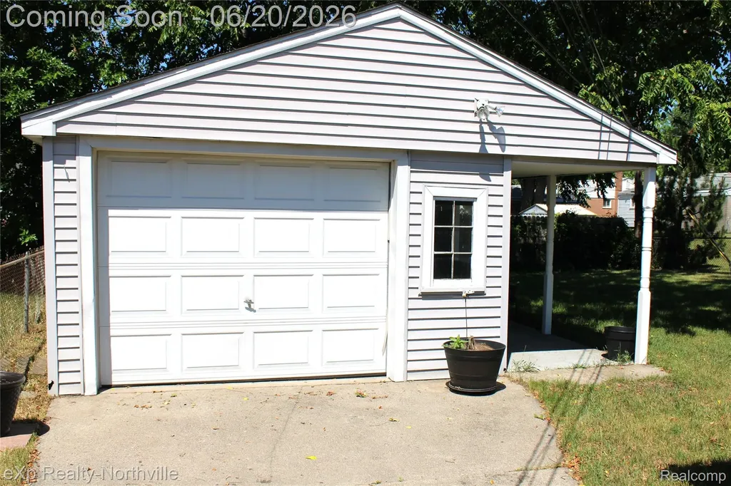 130 Shotka Street Westland City MI 48186