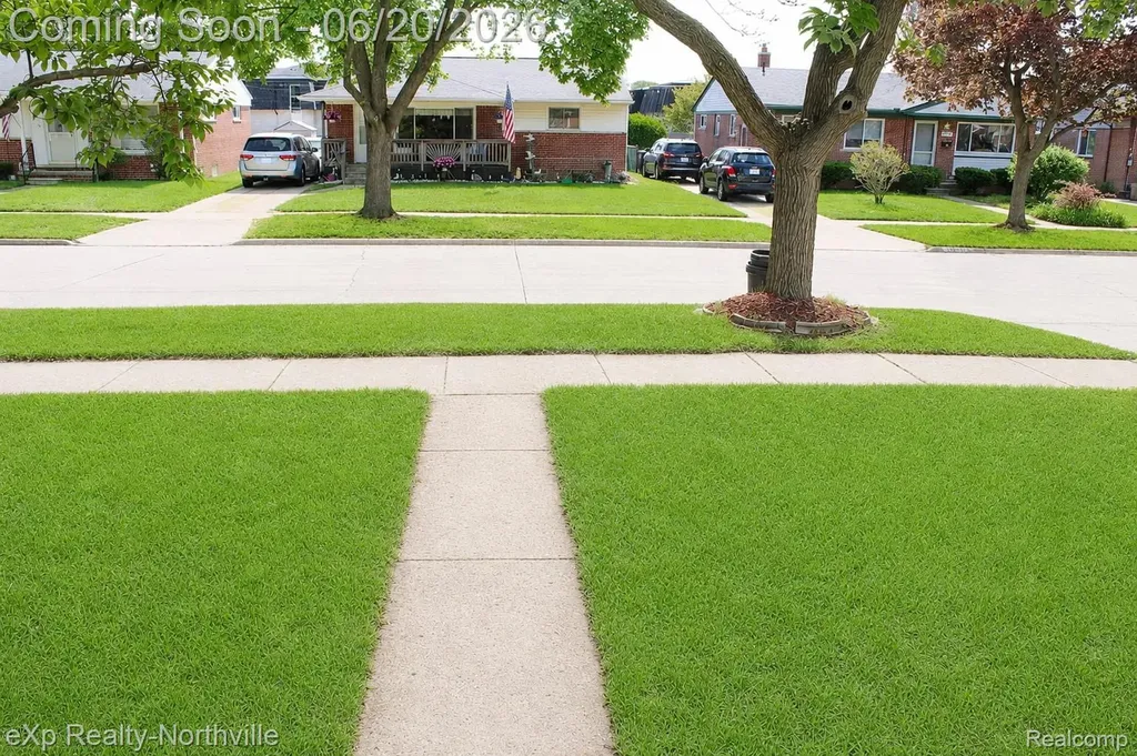 130 Shotka Street Westland City MI 48186