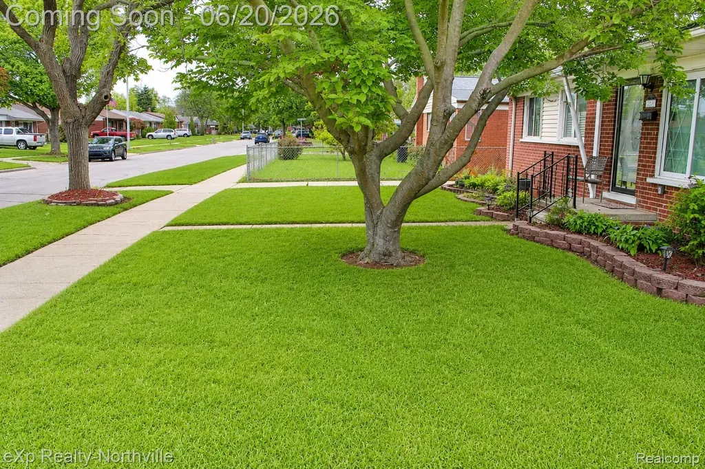 130 Shotka Street Westland City MI 48186