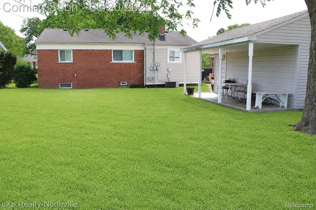 130 Shotka Street Westland City MI 48186