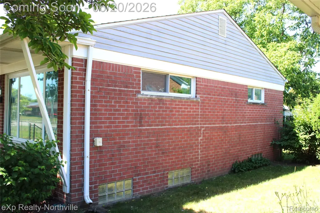 130 Shotka Street Westland City MI 48186