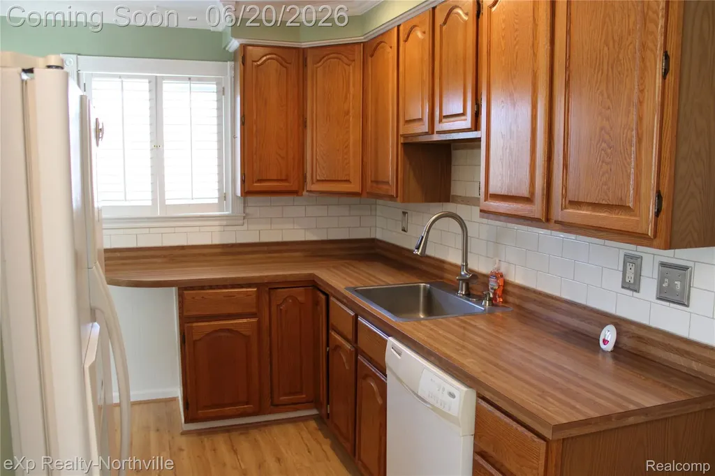 130 Shotka Street Westland City MI 48186