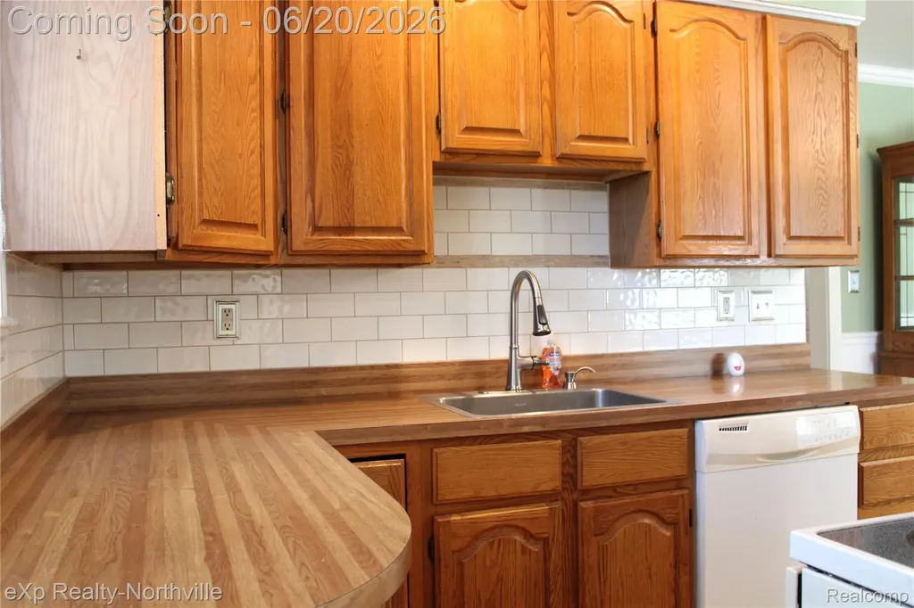 130 Shotka Street Westland City MI 48186