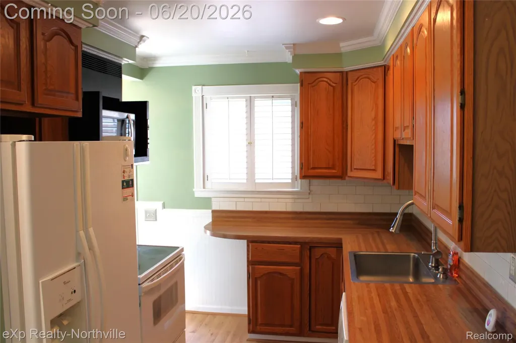 130 Shotka Street Westland City MI 48186