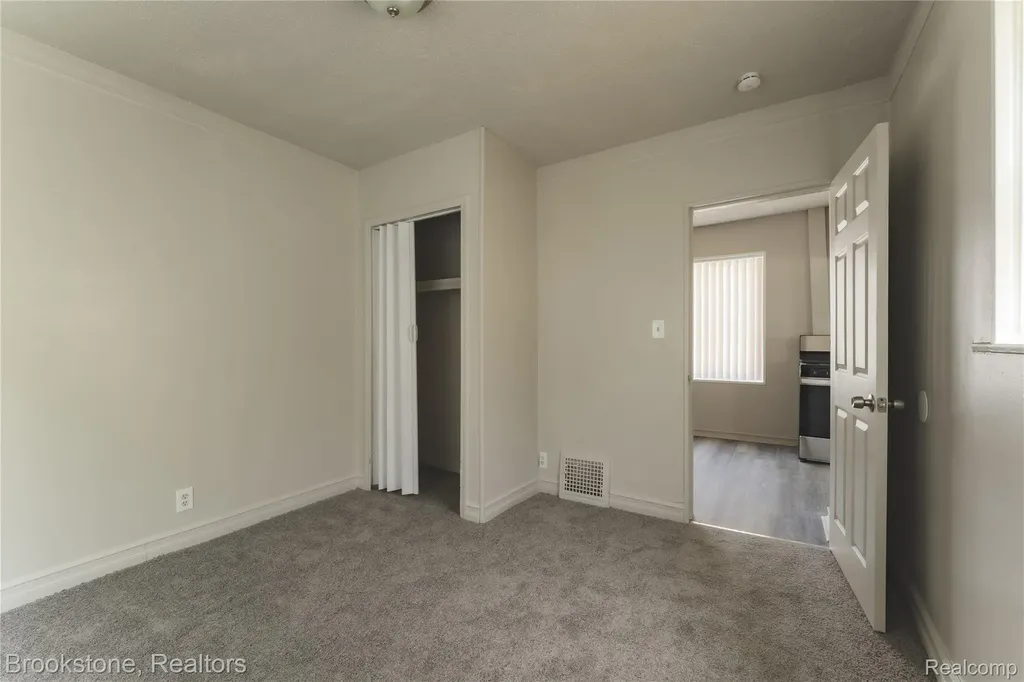 356 Nelson Street Pontiac City MI 48342