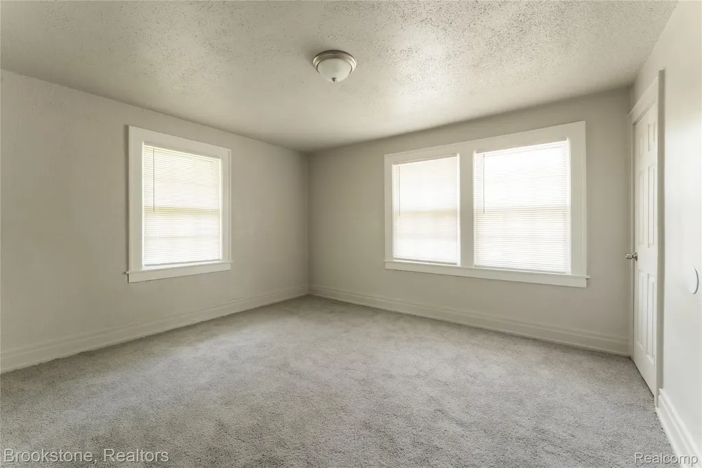 356 Nelson Street Pontiac City MI 48342