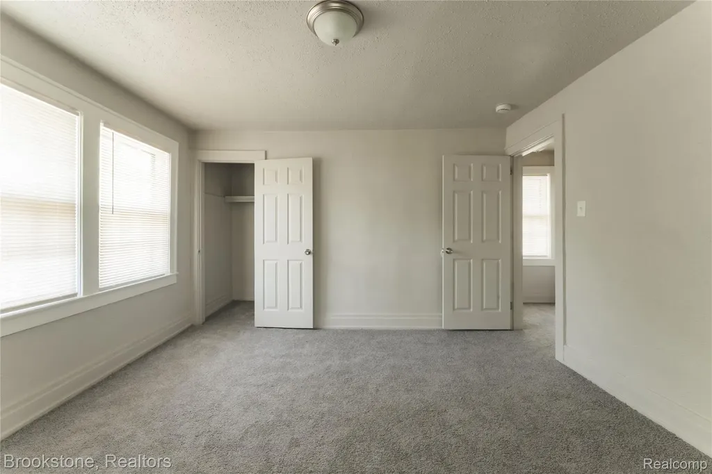 356 Nelson Street Pontiac City MI 48342