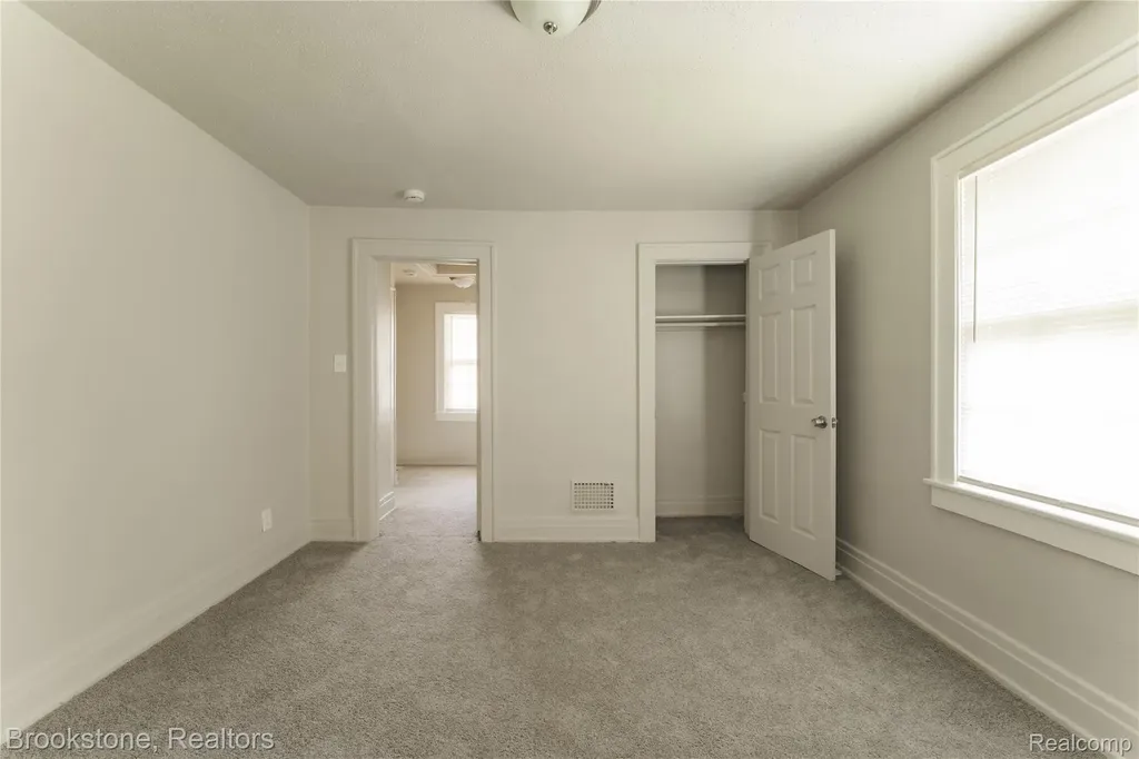 356 Nelson Street Pontiac City MI 48342