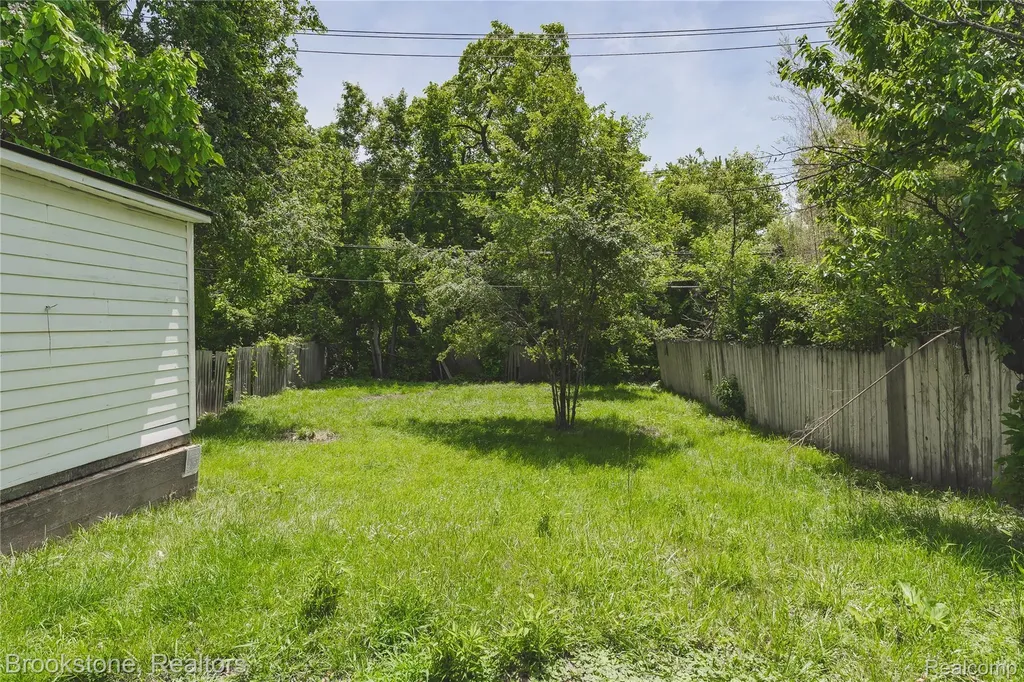 356 Nelson Street Pontiac City MI 48342