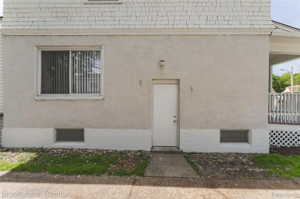 356 Nelson Street Pontiac City MI 48342