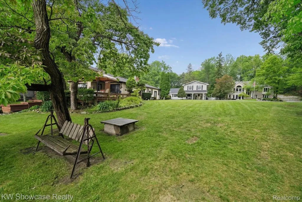 612 Sunrise Park Genoa Township MI 48843