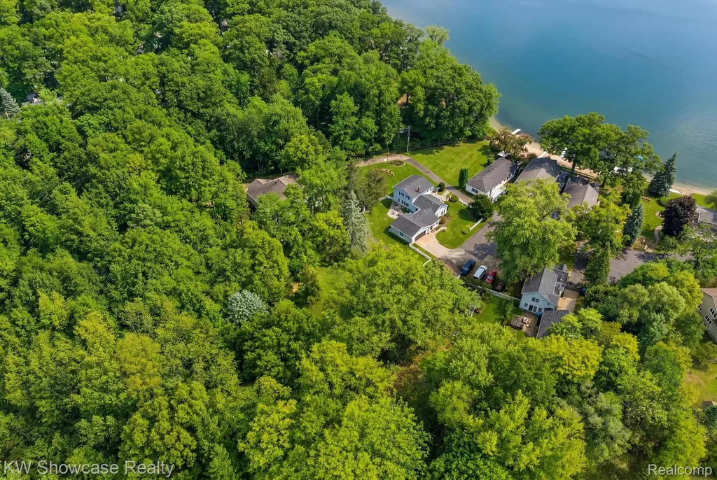 612 Sunrise Park Genoa Township MI 48843