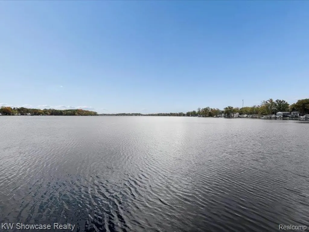 612 Sunrise Park Genoa Township MI 48843