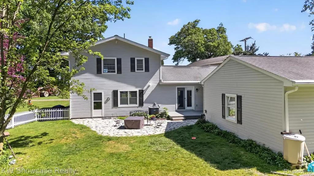 612 Sunrise Park Genoa Township MI 48843